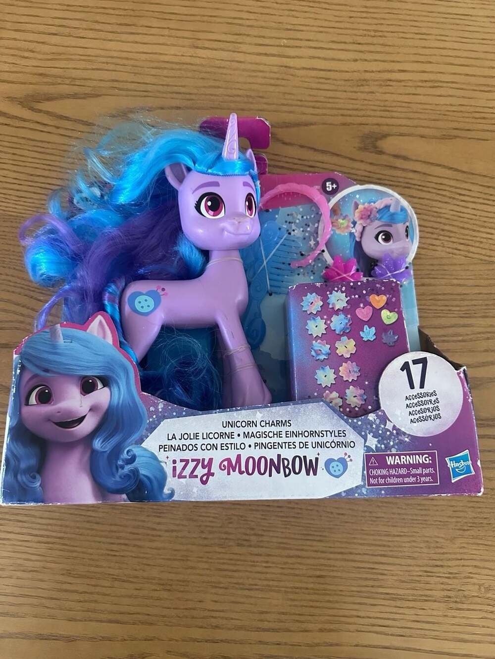 My Little Pony Unicorn Charms Izzy Moonbow Figure Playset 17 Pieces